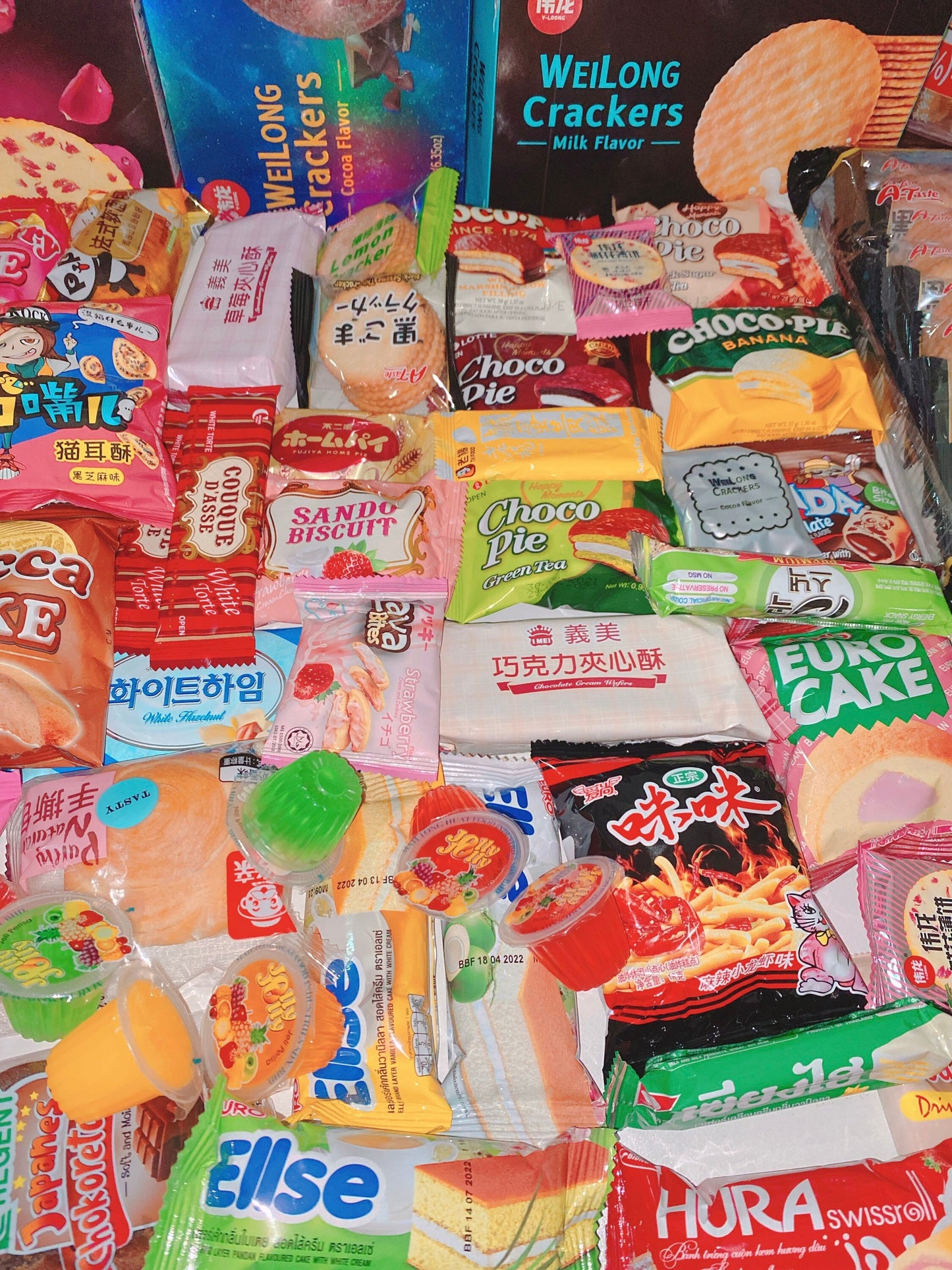 Best Value! 100pcs Deluxe Exotic Asian Snack Box Full & Mini Size Snacks Korea/ Japanese/Taiwan/ Worldwide Birthday Christmas Care Box